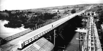 На Ловати. Старый и строящийся мост. Фото Владимира Буцкого. 1956 — LINC: На Ловати