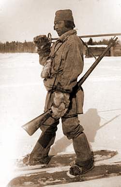 Хантыйский охотник-промысловик начала прошлого века. Другого фото, к сожалению, нет